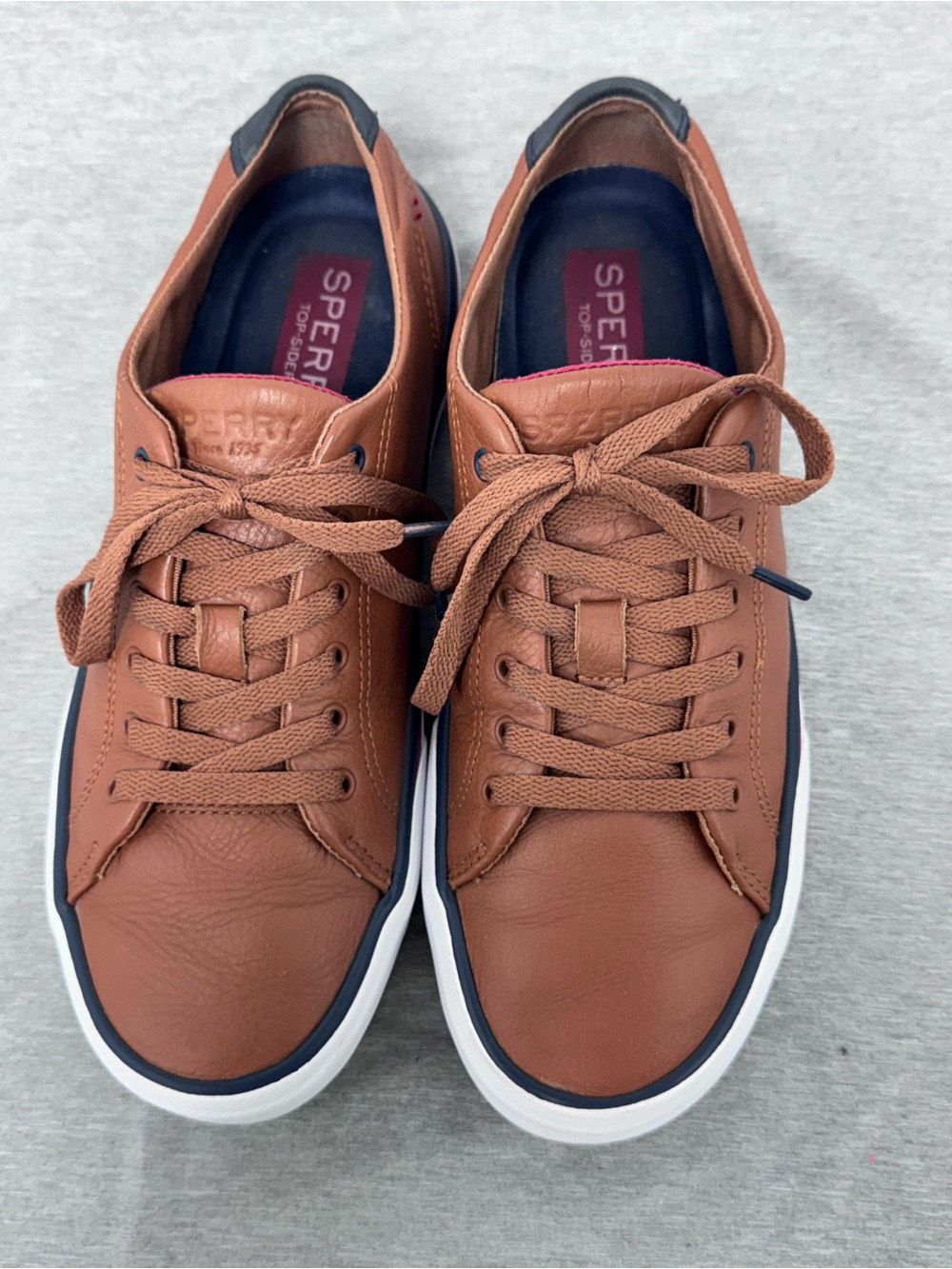 Sperry Men’s Tan Leather Low-Top Sneakers with Navy Trim